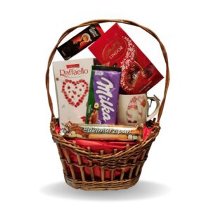 Rád gondolok ajándékcsomag Ajándékozza meg kedvesét, szeretteit eme ajándékkosarunkkal. Valentin napi (Február 14.) kiszállítást is vállalunk!   Rád gondolok ajándékcsomag tartalma: Valentin napi bögre Lindor Bonbon Marcipán rúd Milka csokoládé Raffaello dobozos csokoládé Pocket Coffee 2 db Merci nagy csokoládé desszert kérés esetén módosítható a csomag tartalma országos kiszállítással egységes áron! Egyes termék változási jogát fenntartom, amennyiben nem elérhető készlethiány miatt! A csomag tartalmazza a csomagolást, kiegészítőket , és a kosár árát is! Kövessen minket : Facebook / Instagram
